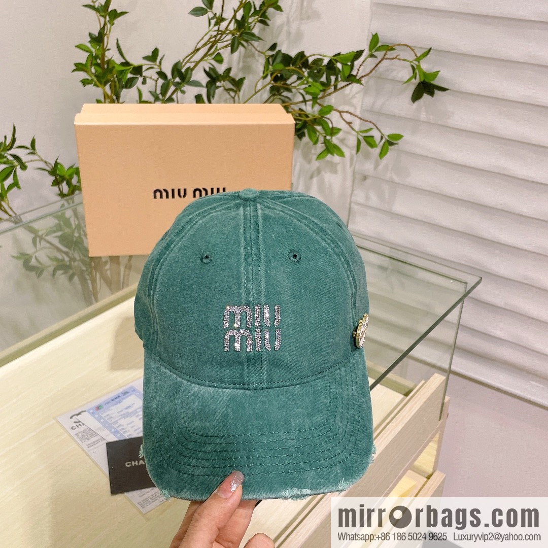 MIUMIU Miu Miu's new plain baseball cap