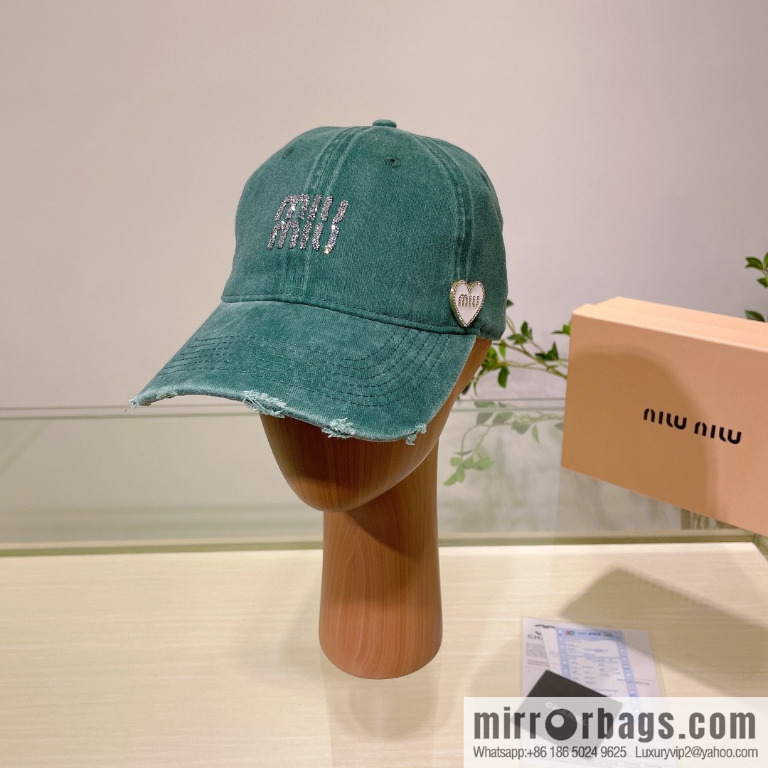 MIUMIU Miu Miu's new plain baseball cap