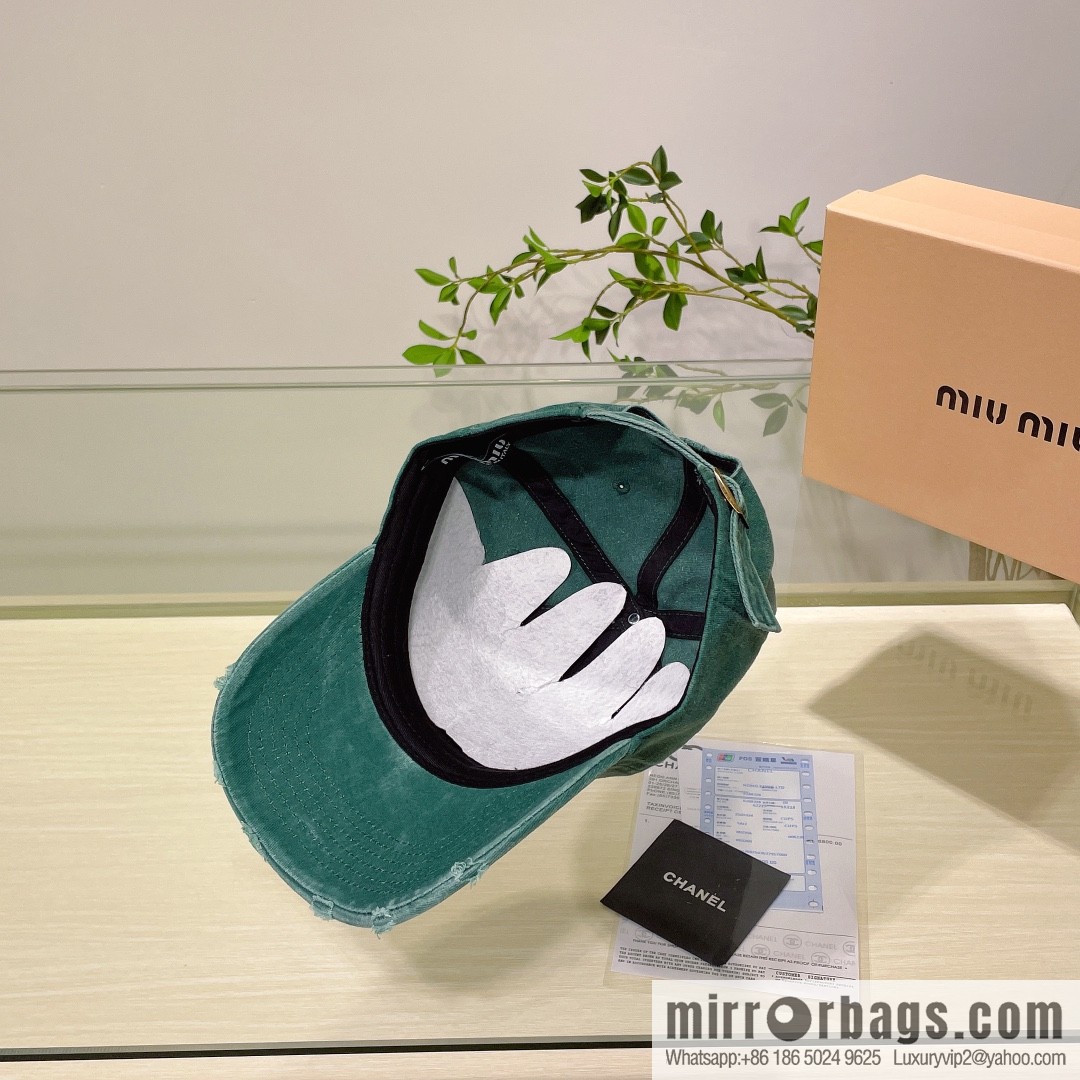 MIUMIU Miu Miu's new plain baseball cap