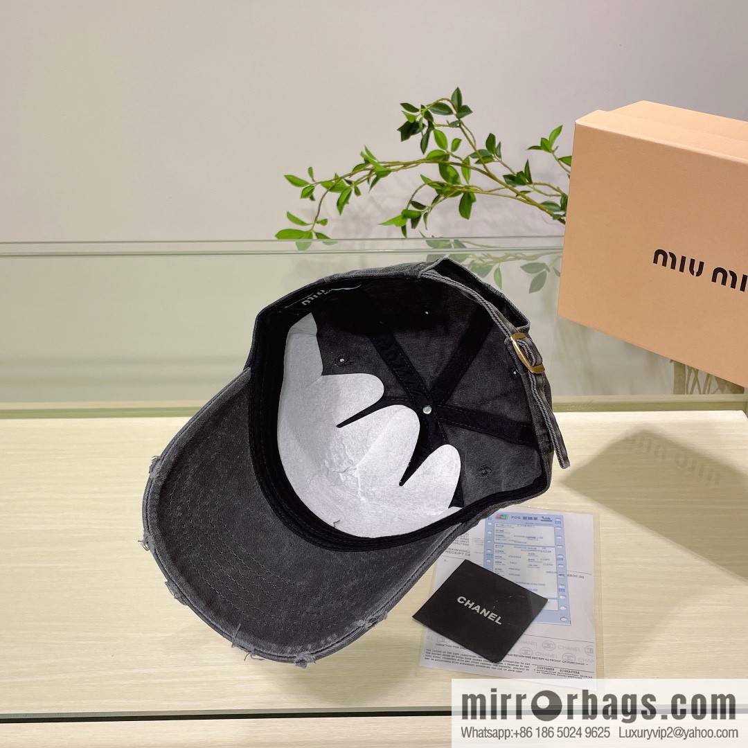 MIUMIU Miu Miu's new plain baseball cap