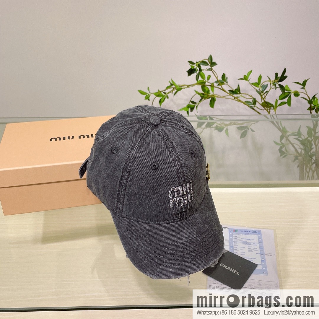 MIUMIU Miu Miu's new plain baseball cap