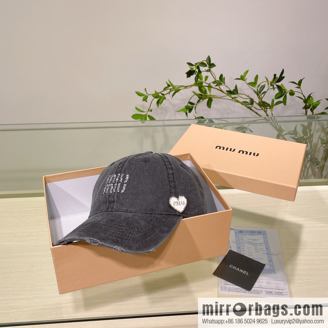 MIUMIU Miu Miu's new plain baseball cap