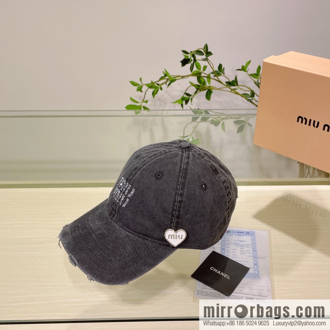 MIUMIU Miu Miu's new plain baseball cap