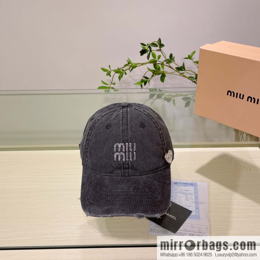 MIUMIU Miu Miu's new plain baseball cap