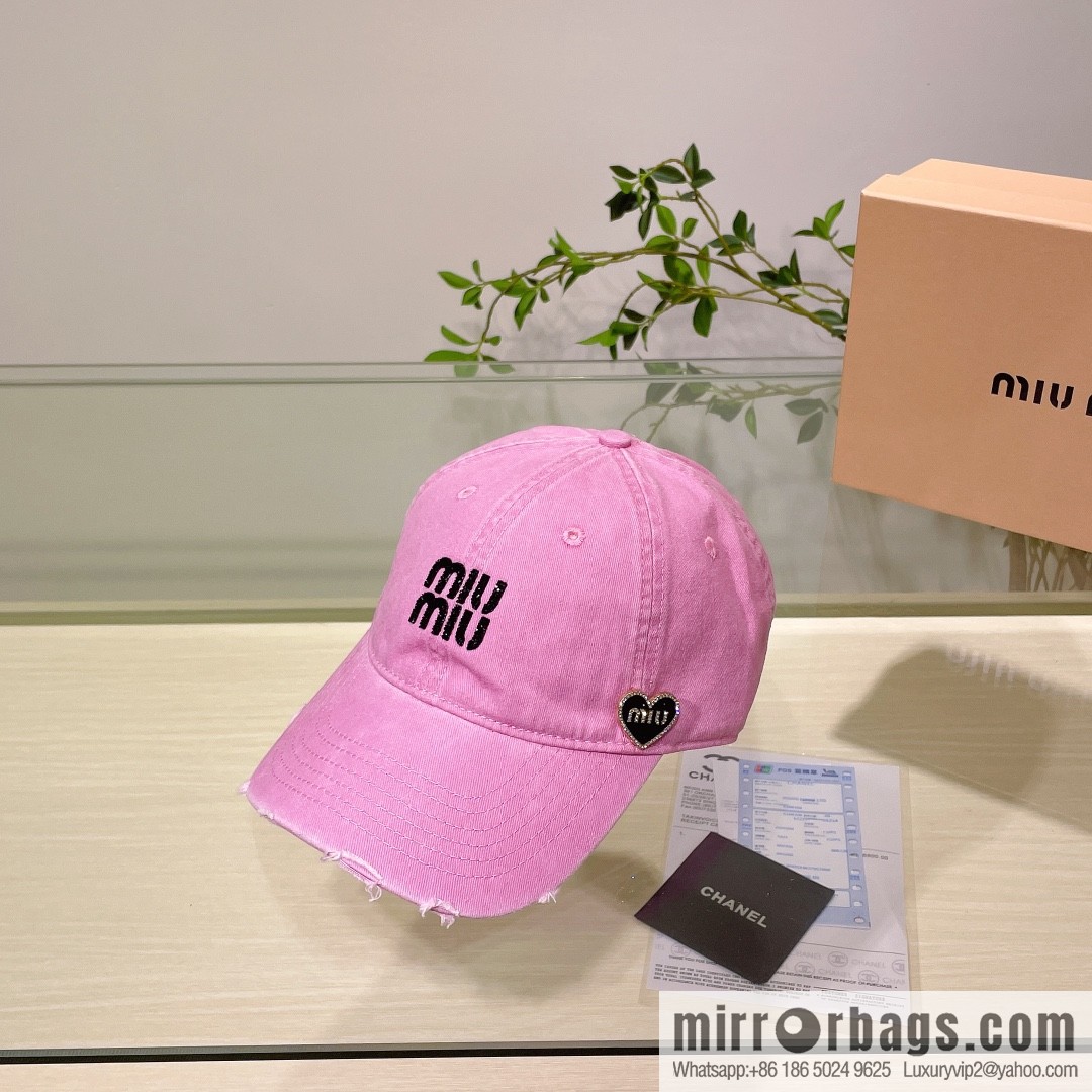 MIUMIU Miu Miu's new plain baseball cap