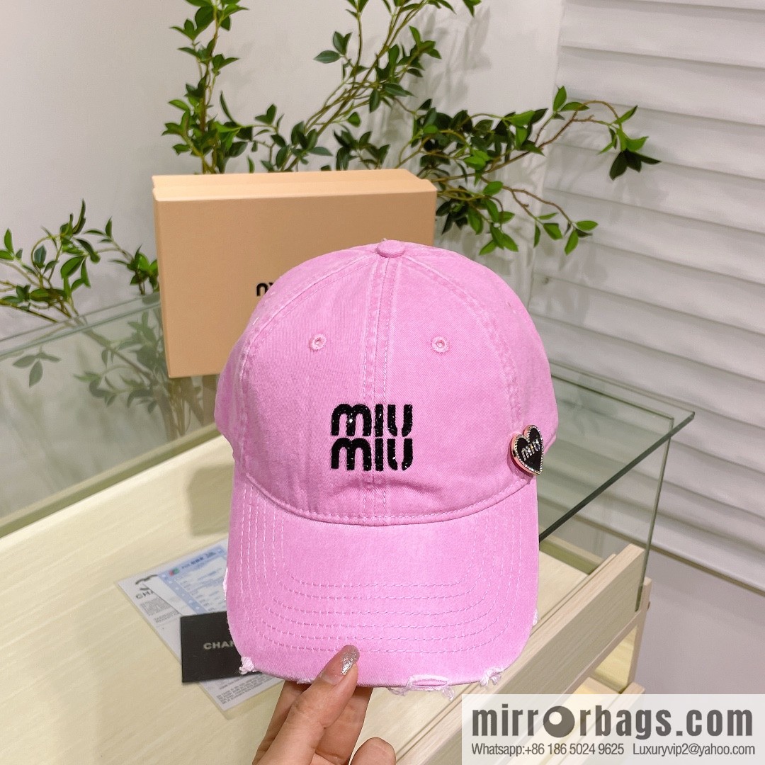 MIUMIU Miu Miu's new plain baseball cap