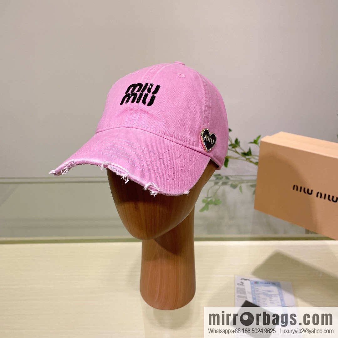 MIUMIU Miu Miu's new plain baseball cap