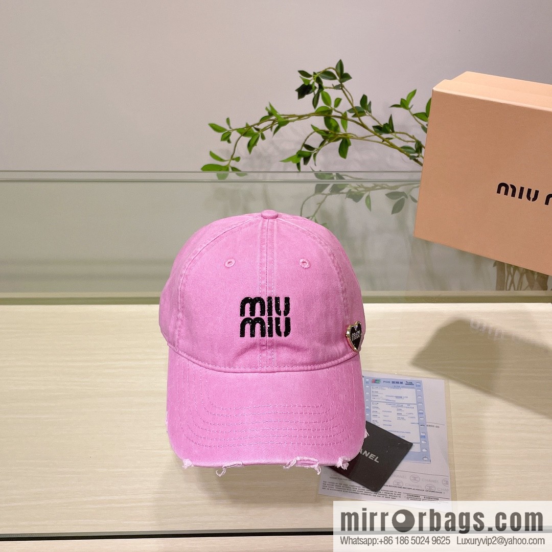 MIUMIU Miu Miu's new plain baseball cap