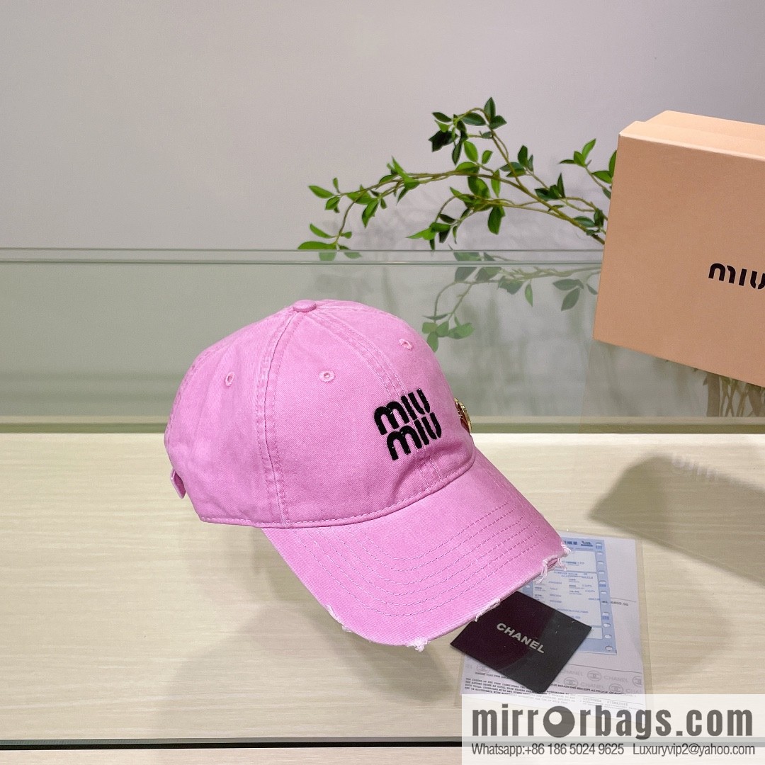 MIUMIU Miu Miu's new plain baseball cap