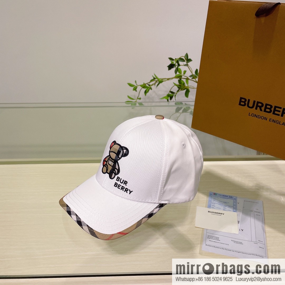 Burberry Burberry three-dimensional embroidery original baseball cap