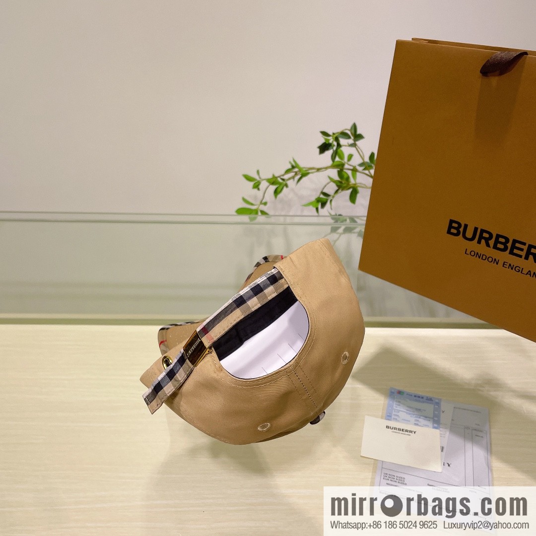 Burberry Burberry three-dimensional embroidery original baseball cap