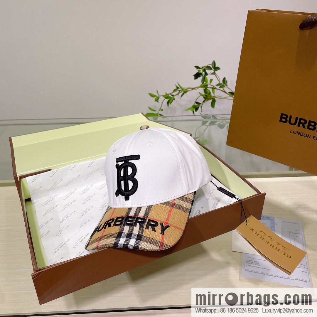 Burberry Burberry three-dimensional embroidery original baseball cap