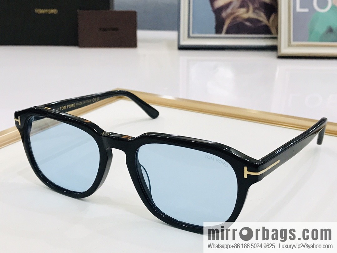 TOM FORD Ultra Light Unisex Sunglasses