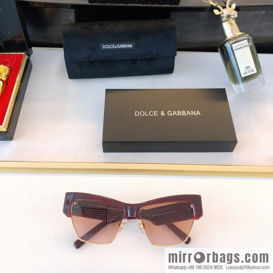 DOLCE & GABBANA Dolce & Gabbana temple three-dimensional letters