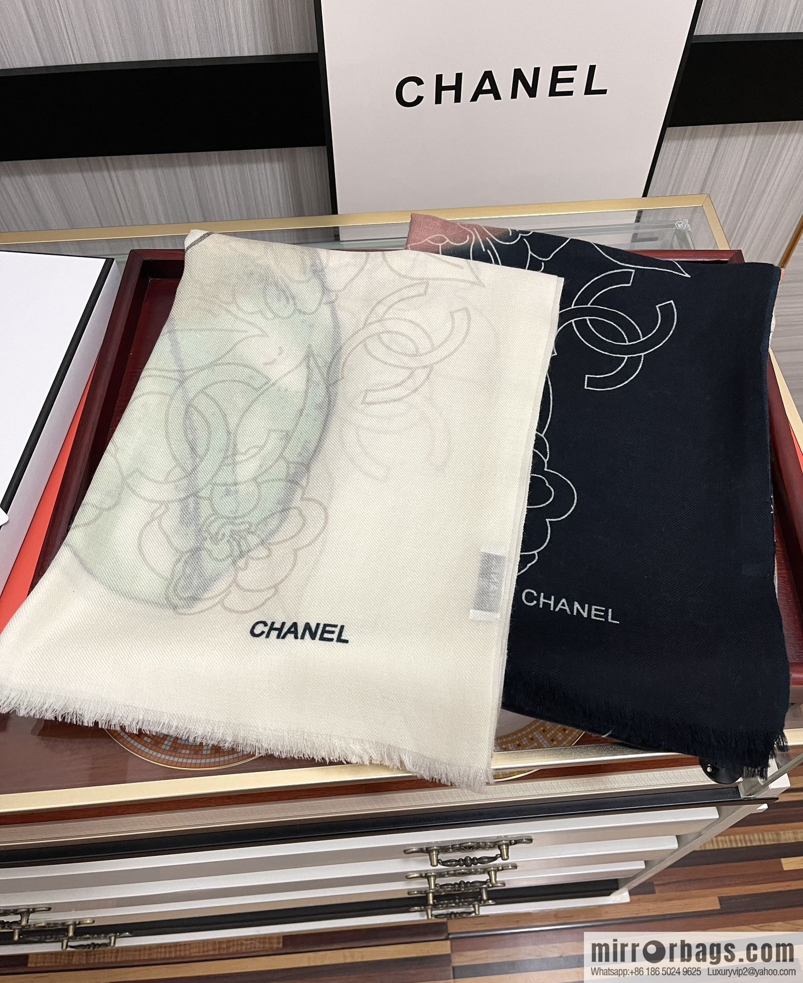 Chanel double-sided ring velvet long towel