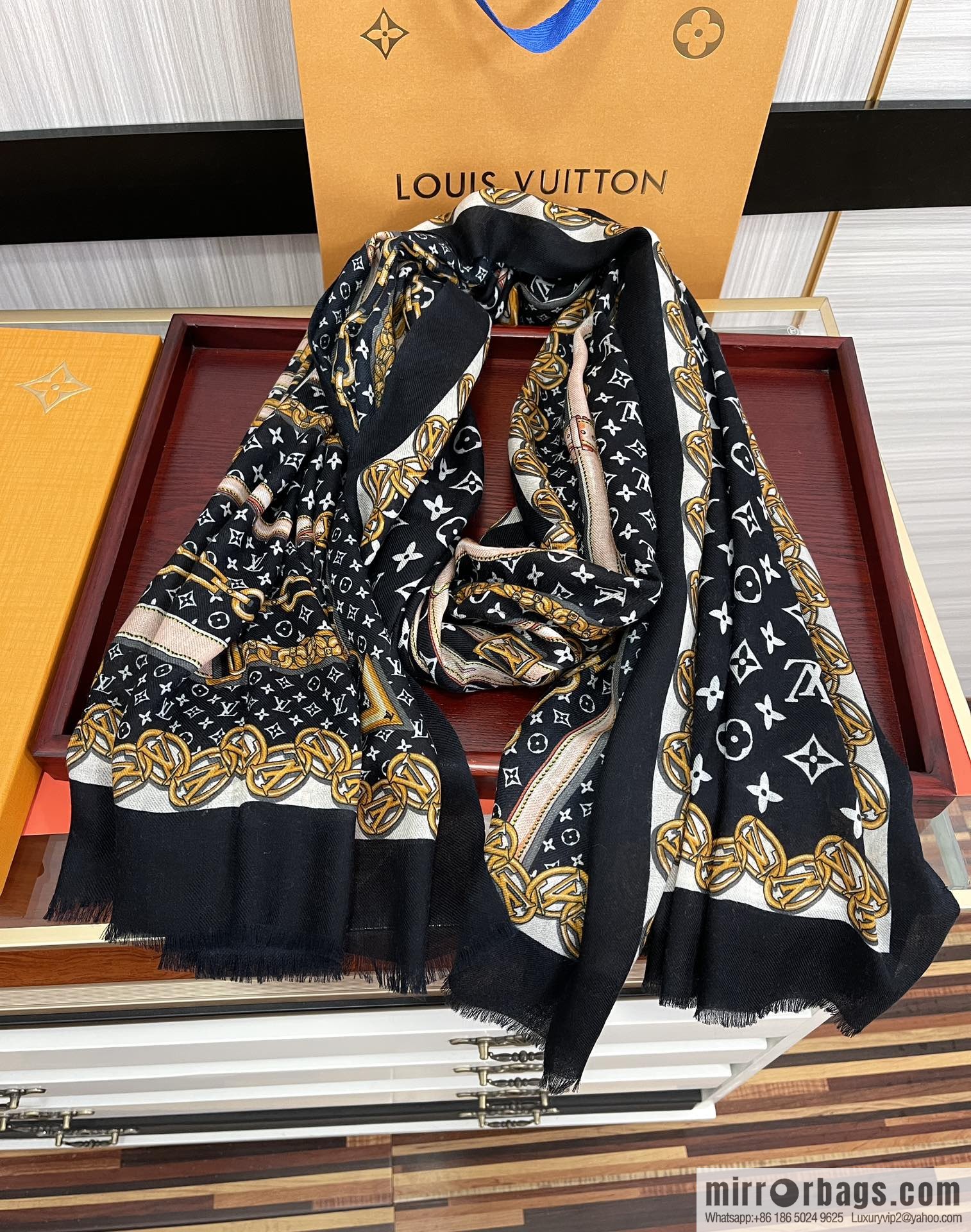 LV Louis Vuitton Double Sided 300 Ring Fleece Long Towel