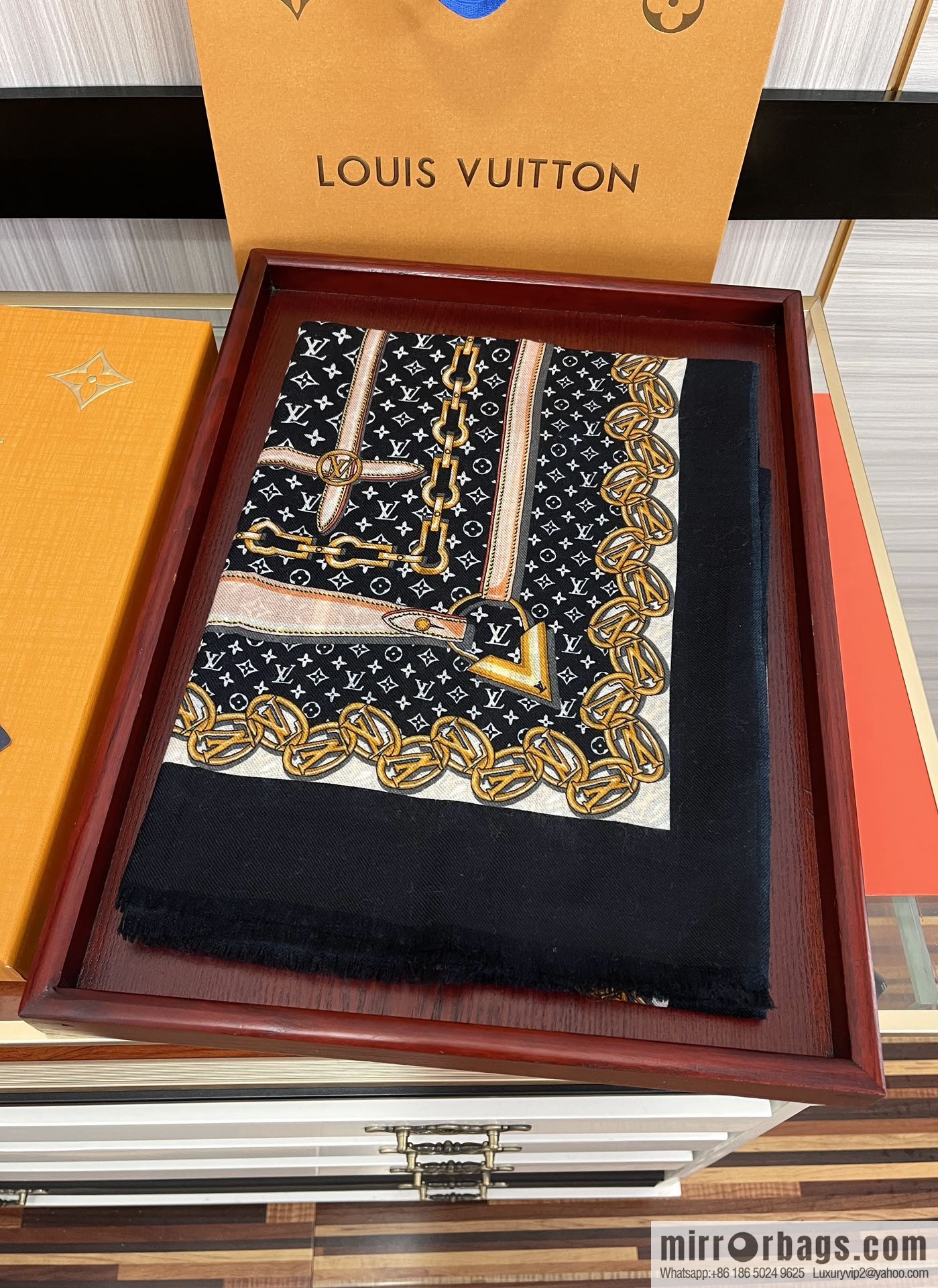 LV Louis Vuitton Double Sided 300 Ring Fleece Long Towel