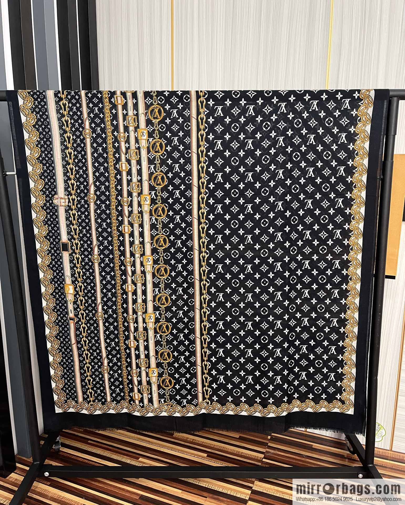 LV Louis Vuitton Double Sided 300 Ring Fleece Long Towel