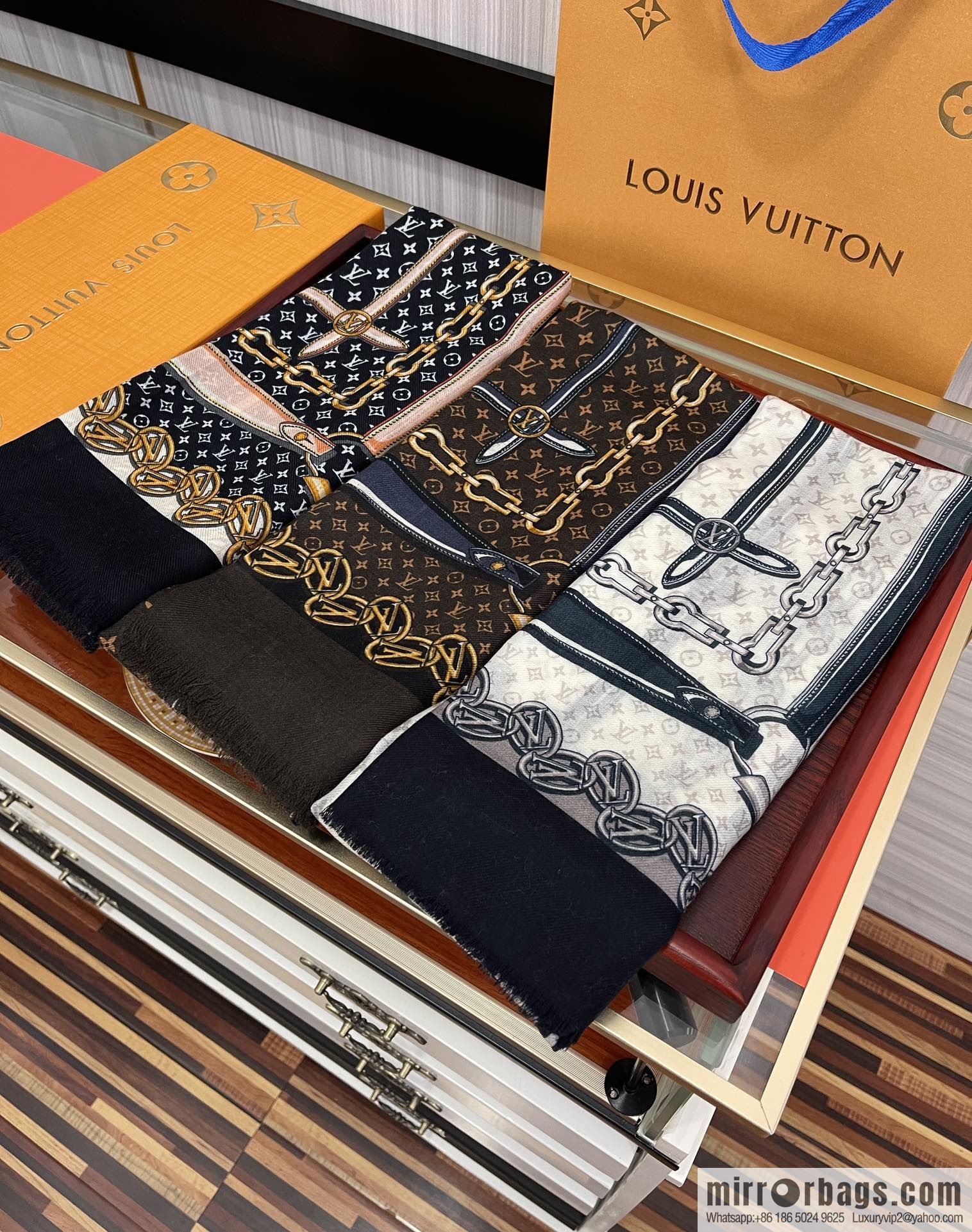 LV Louis Vuitton Double Sided 300 Ring Fleece Long Towel