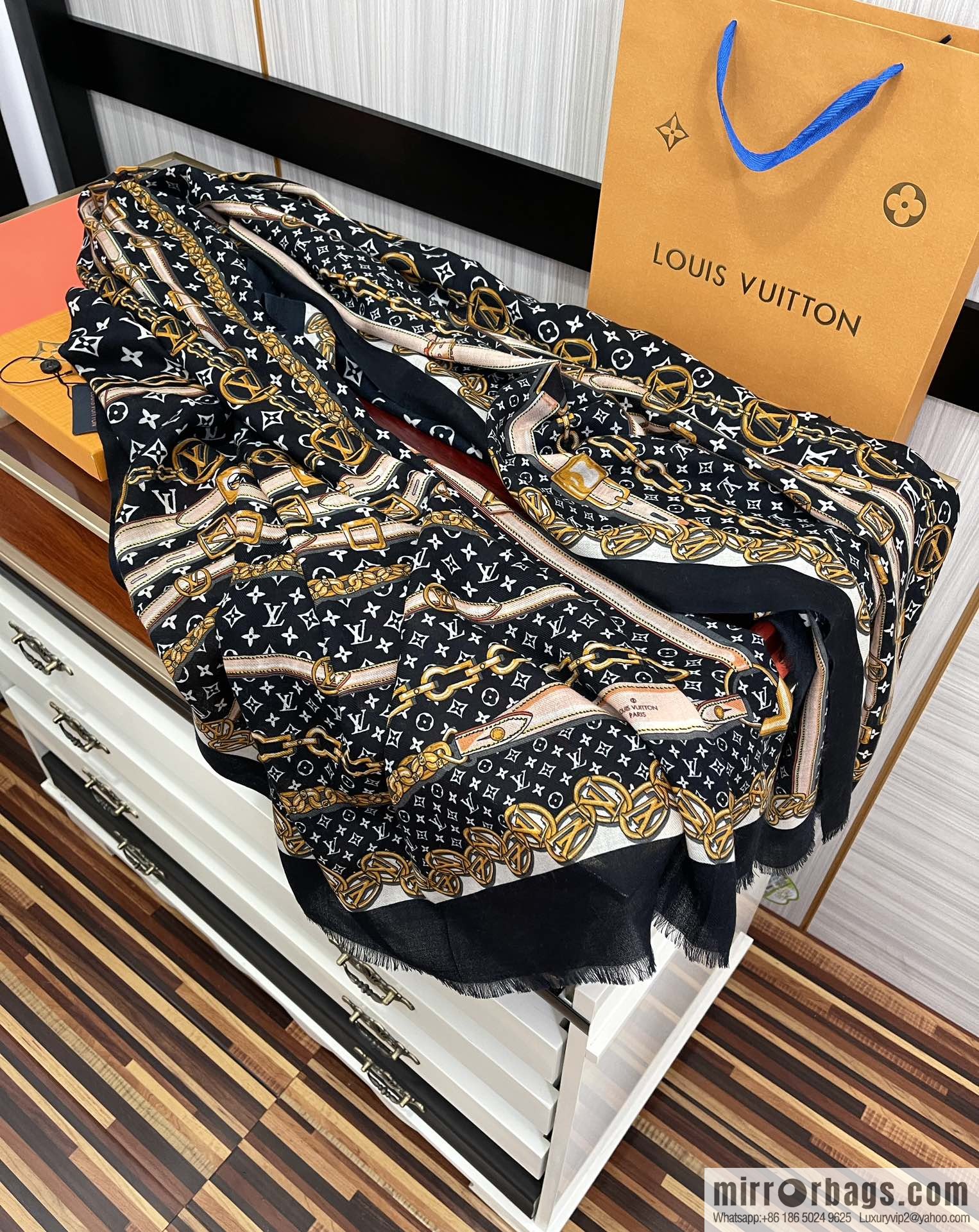 LV Louis Vuitton Double Sided 300 Ring Fleece Long Towel