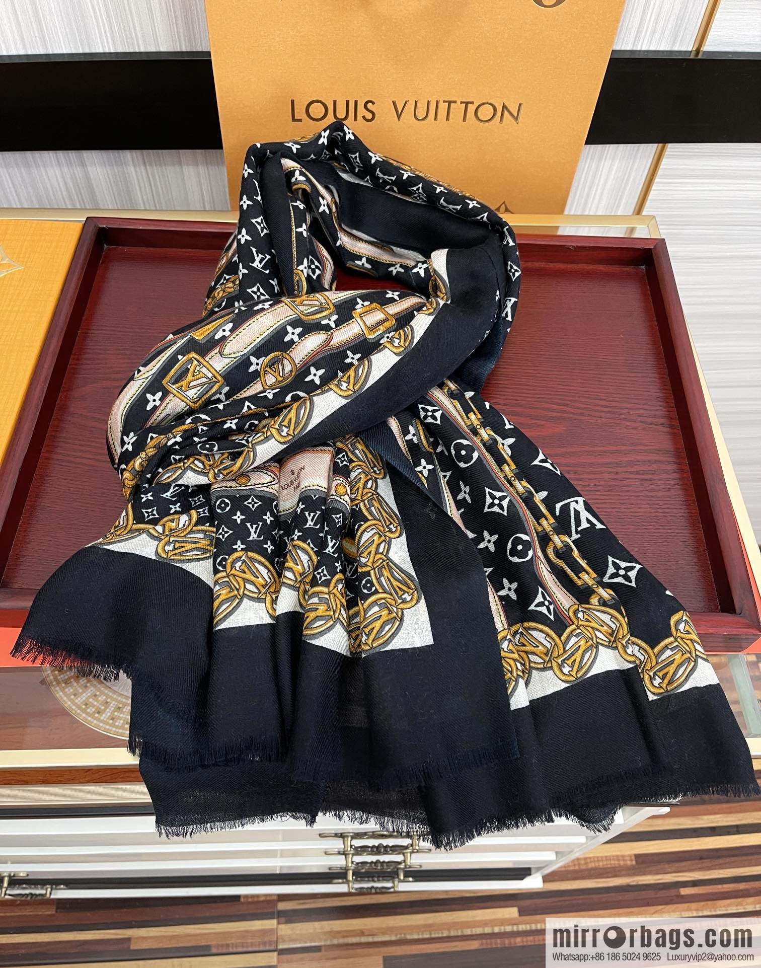 LV Louis Vuitton Double Sided 300 Ring Fleece Long Towel