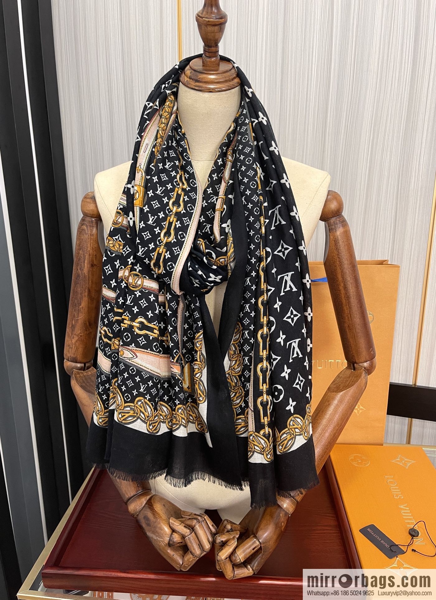 LV Louis Vuitton Double Sided 300 Ring Fleece Long Towel