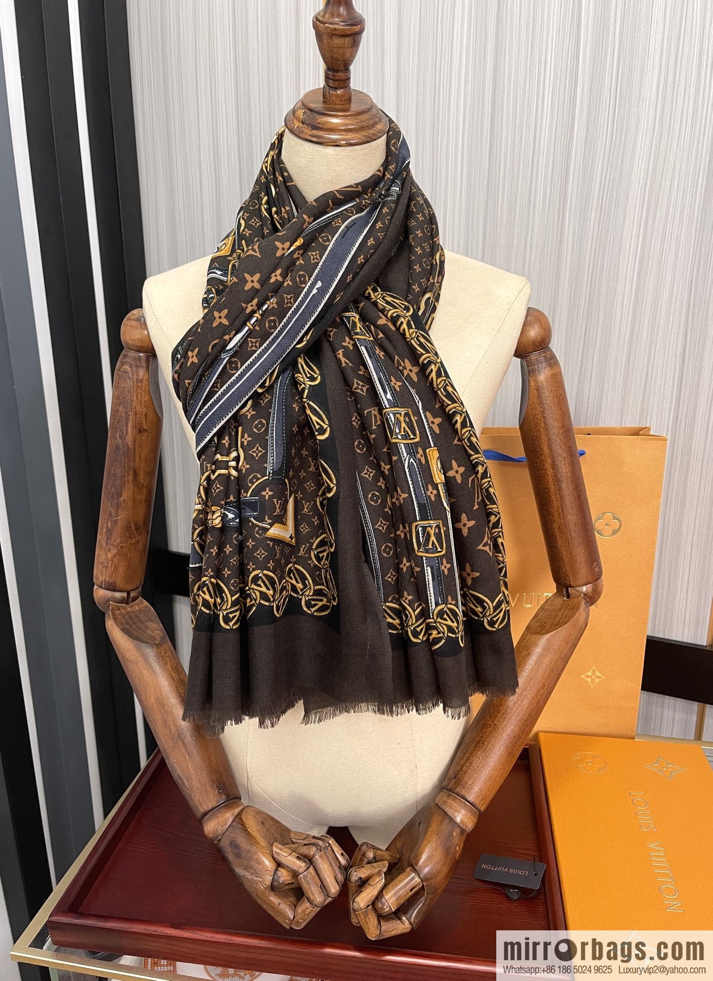 LV Louis Vuitton Double Sided 300 Ring Fleece Long Towel