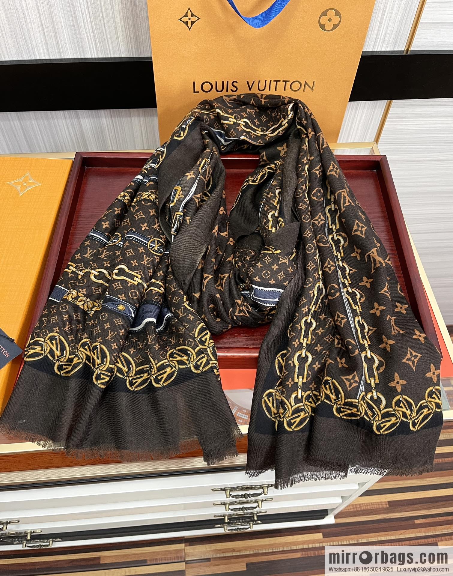 LV Louis Vuitton Double Sided 300 Ring Fleece Long Towel