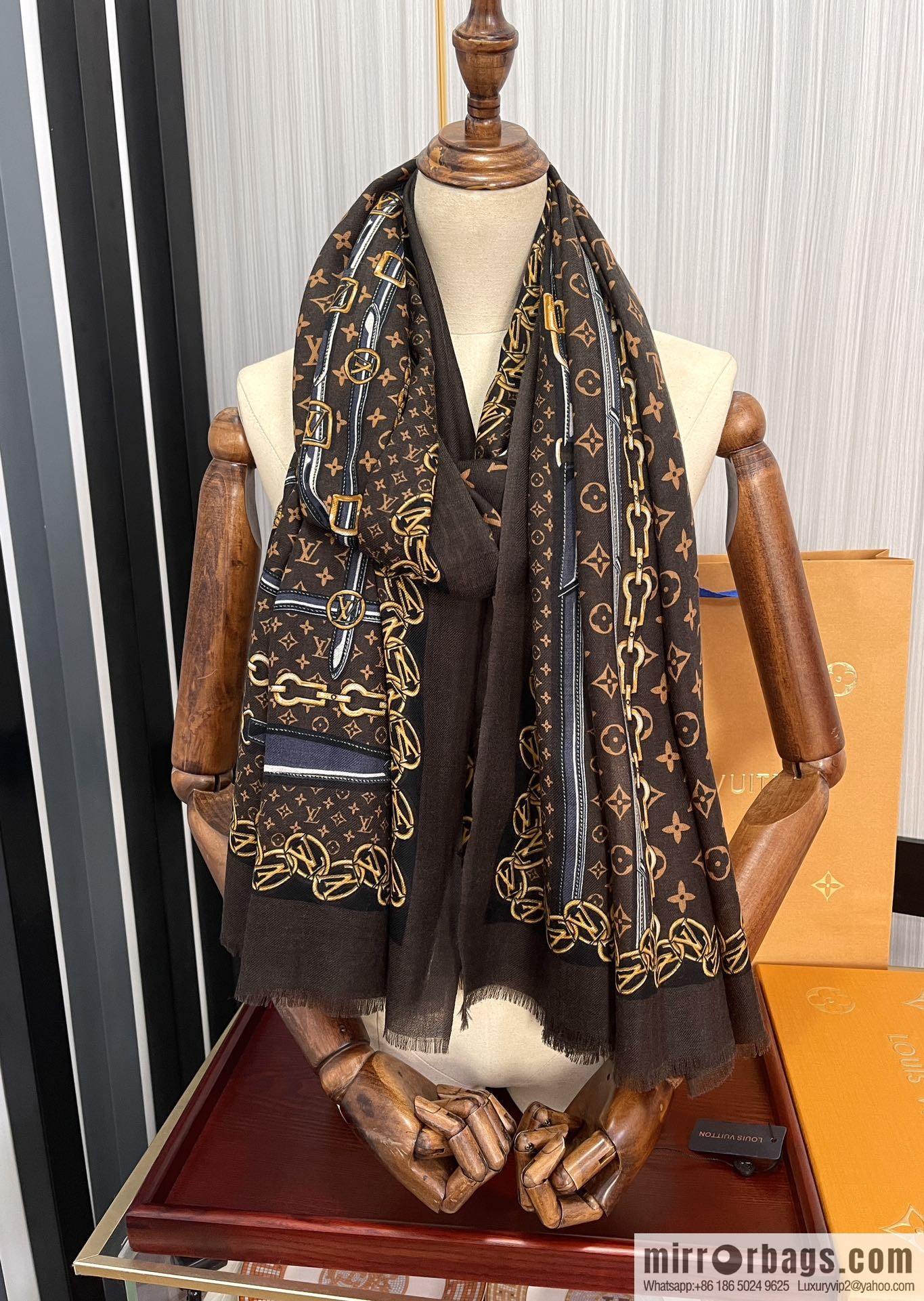 LV Louis Vuitton Double Sided 300 Ring Fleece Long Towel