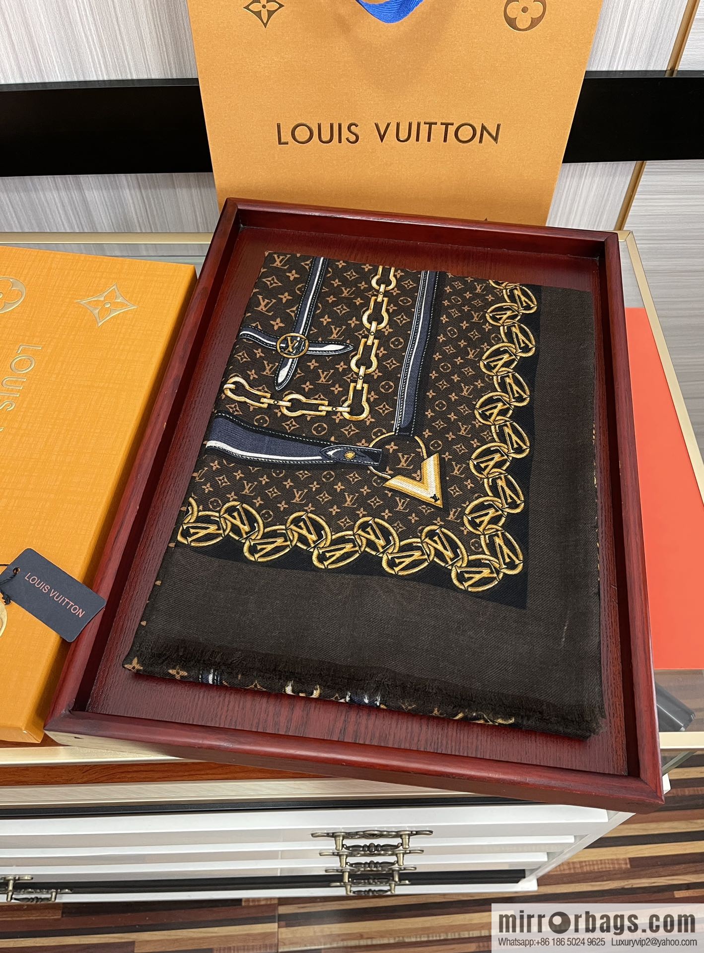 LV Louis Vuitton Double Sided 300 Ring Fleece Long Towel