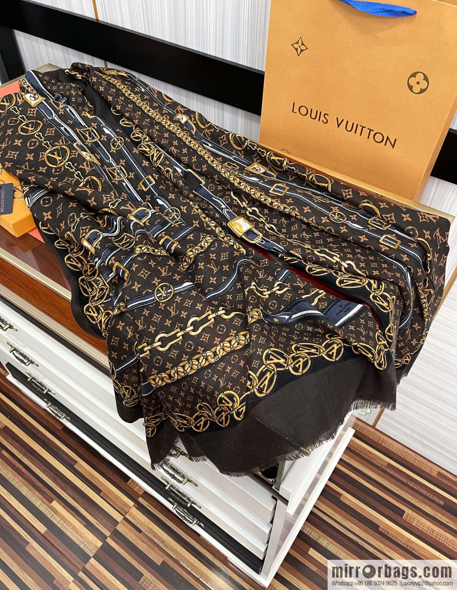 LV Louis Vuitton Double Sided 300 Ring Fleece Long Towel