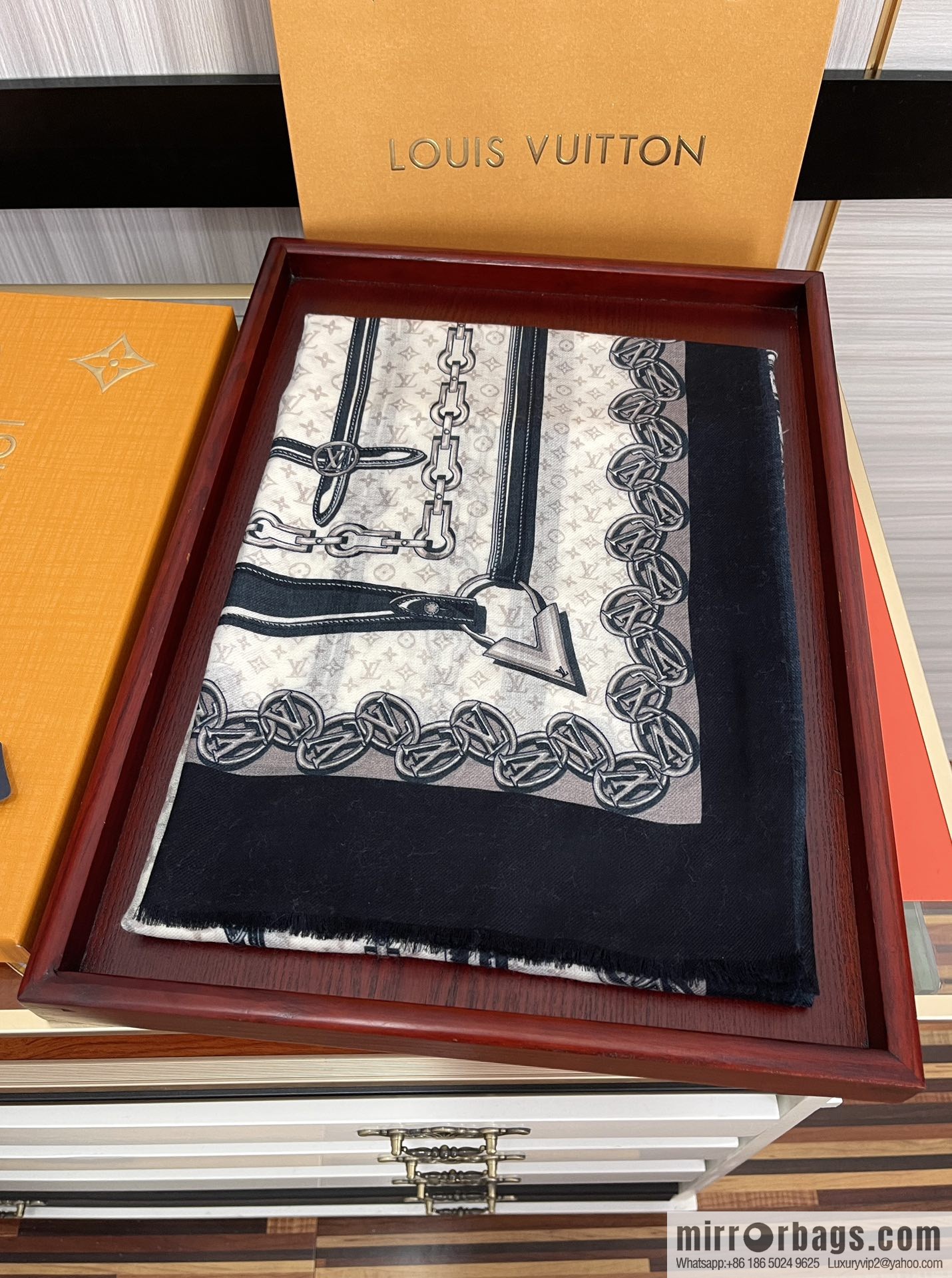 LV Louis Vuitton Double Sided 300 Ring Fleece Long Towel