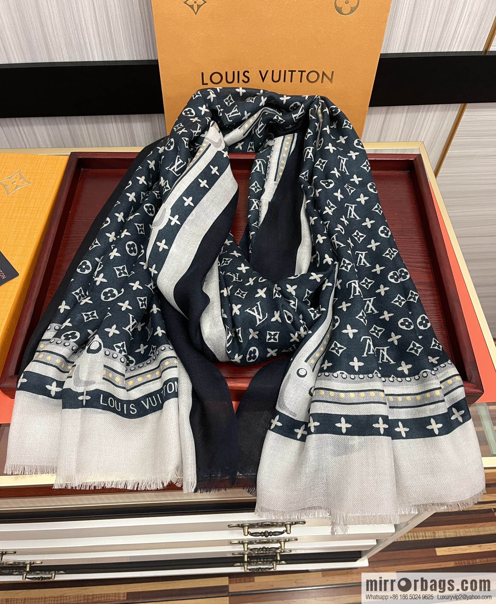 LV Louis Vuitton 2023 latest ring velvet long towel