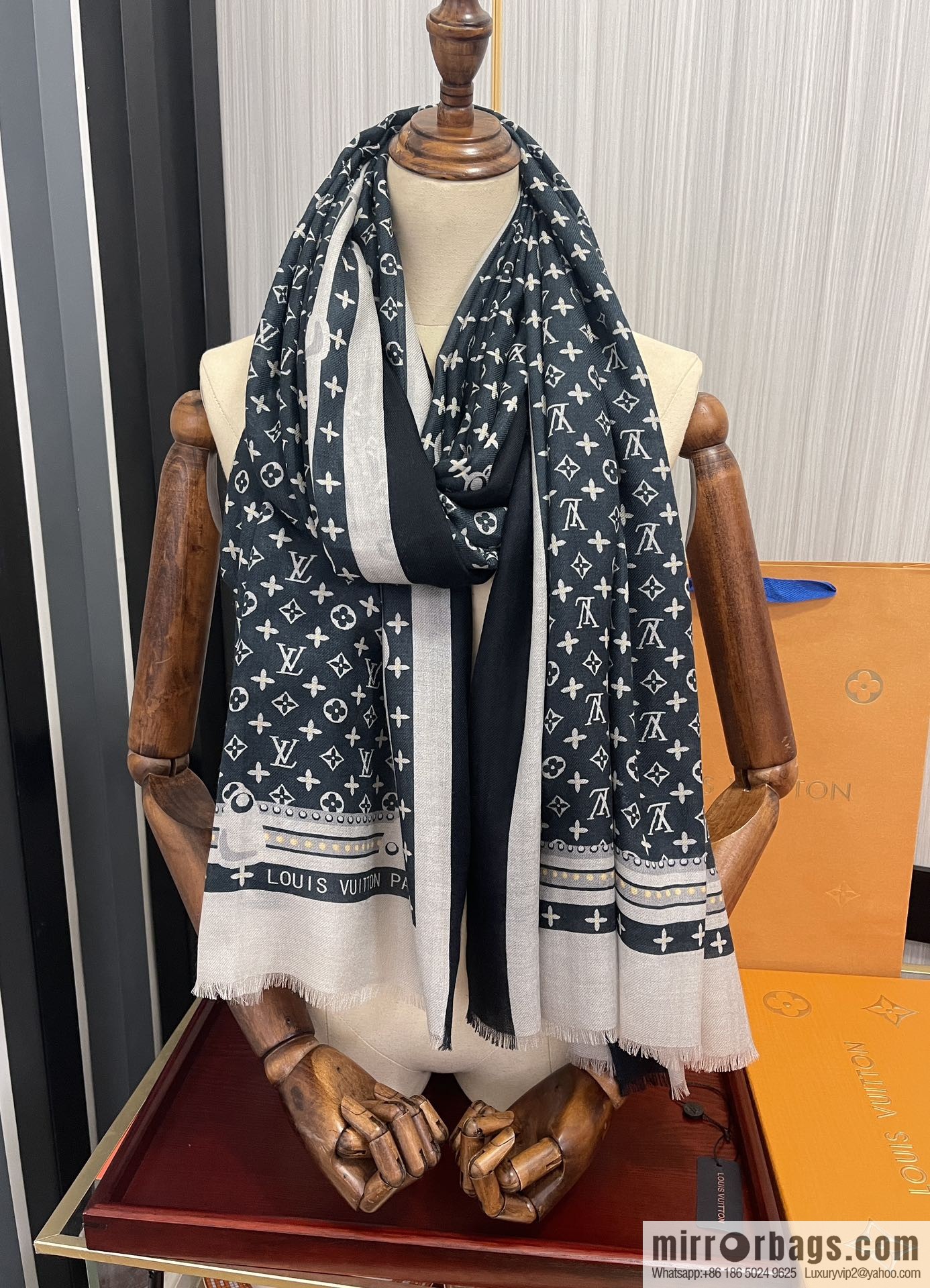 LV Louis Vuitton 2023 latest ring velvet long towel