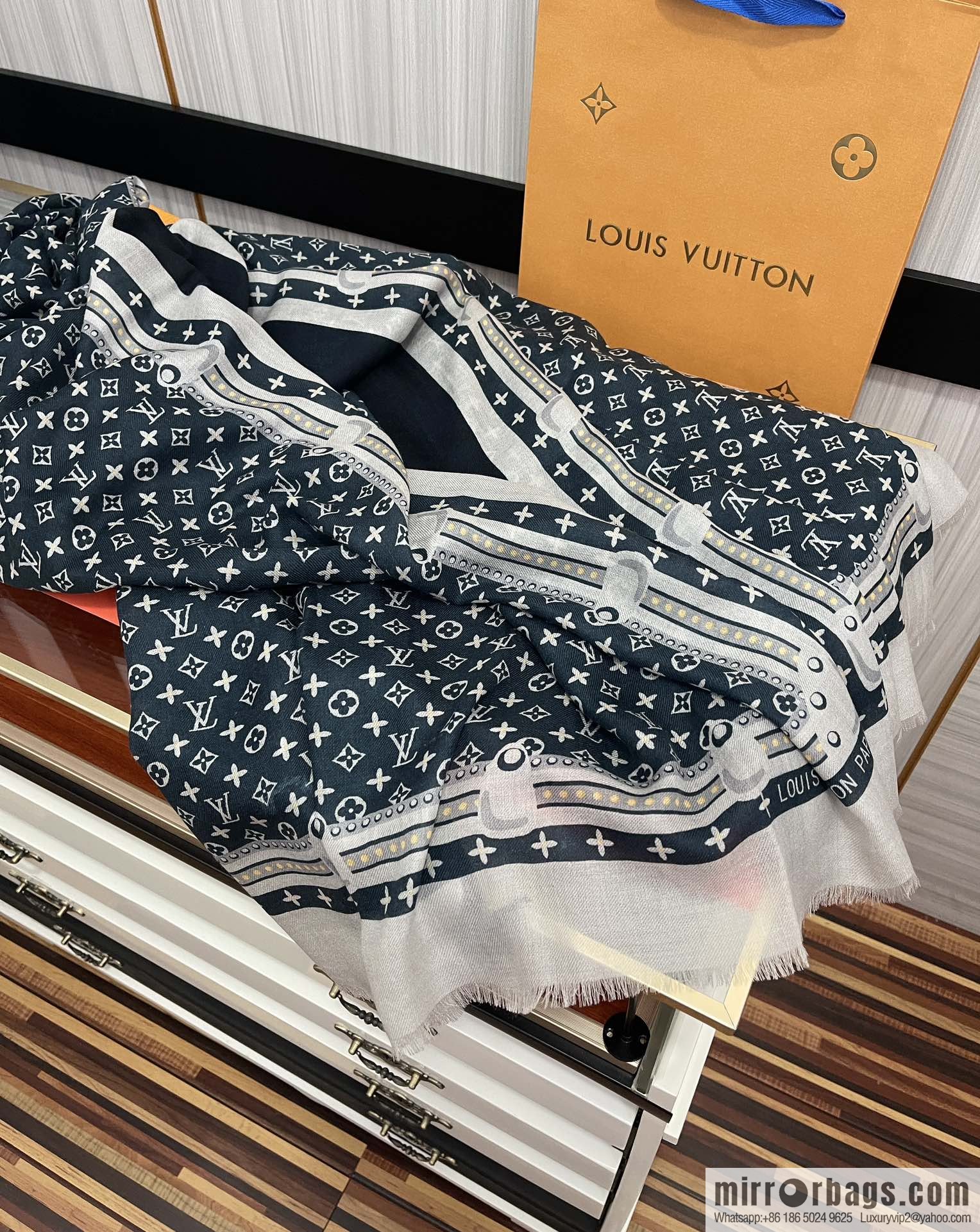 LV Louis Vuitton 2023 latest ring velvet long towel