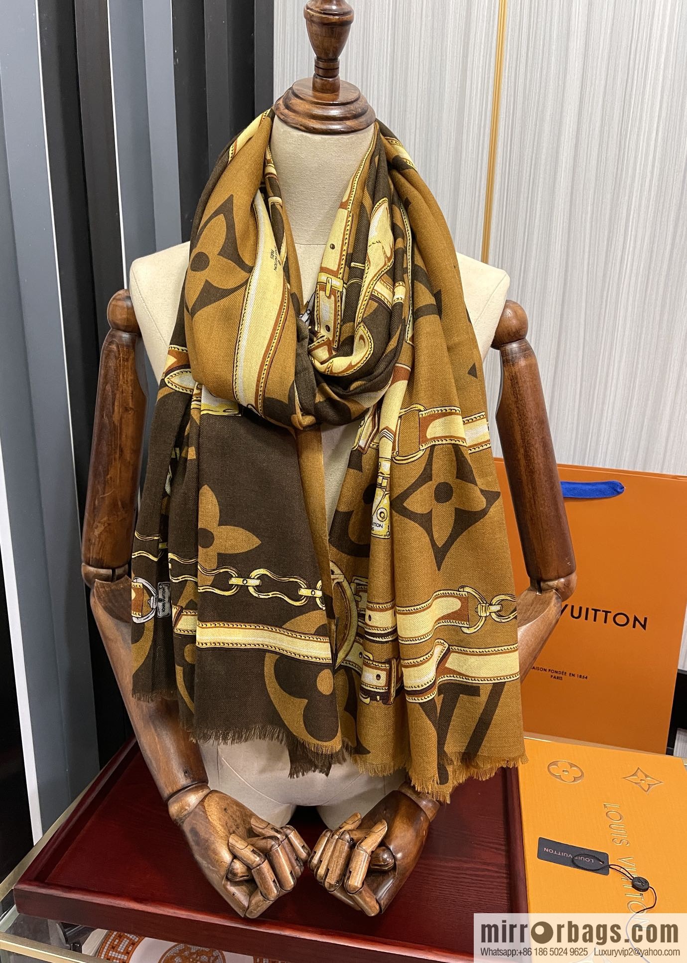 LV Louis Vuitton double-sided ring velvet long towel