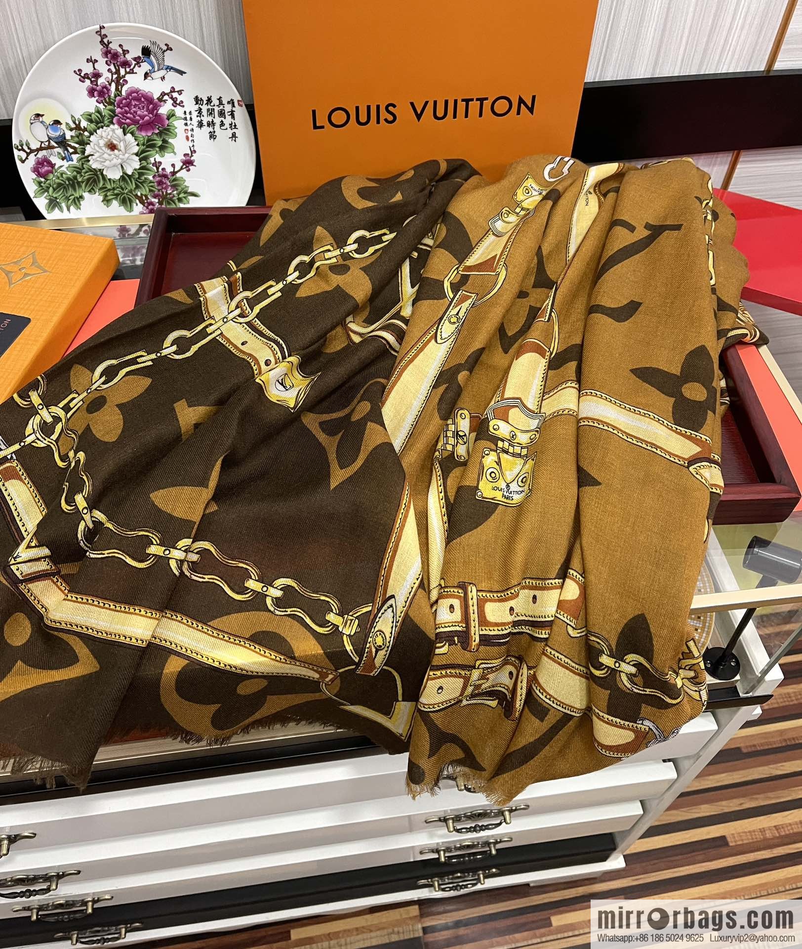 LV Louis Vuitton double-sided ring velvet long towel
