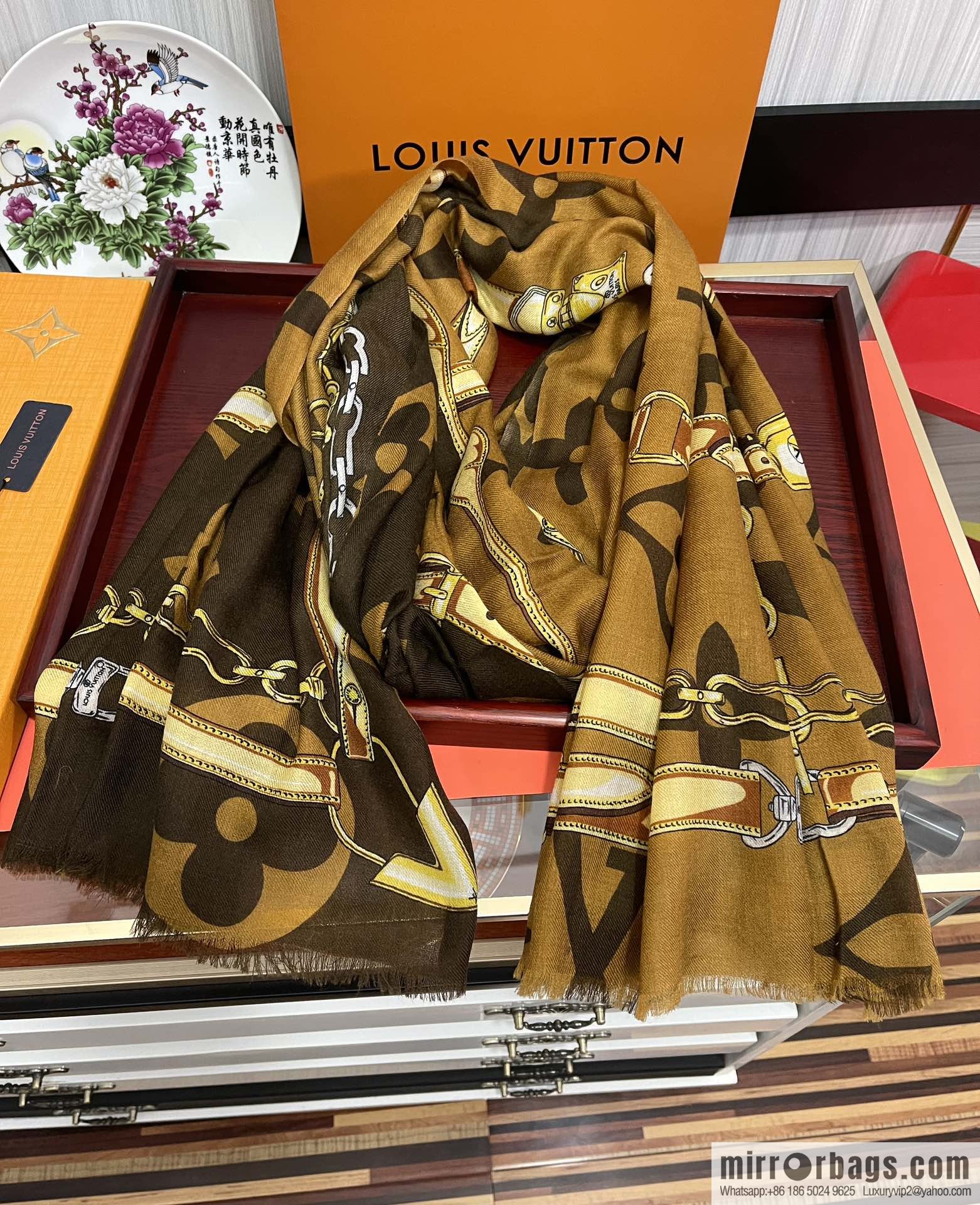 LV Louis Vuitton double-sided ring velvet long towel