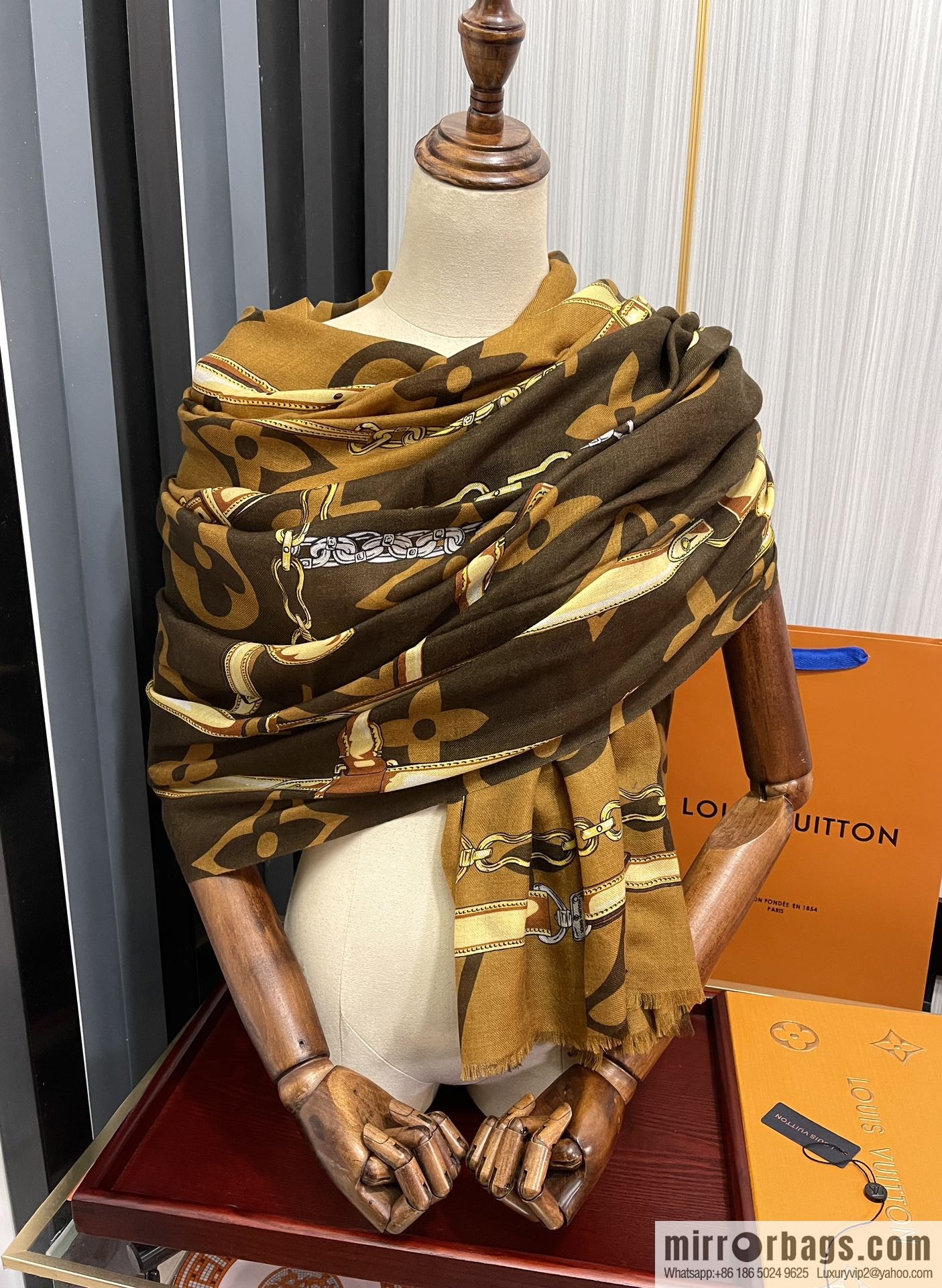 LV Louis Vuitton double-sided ring velvet long towel