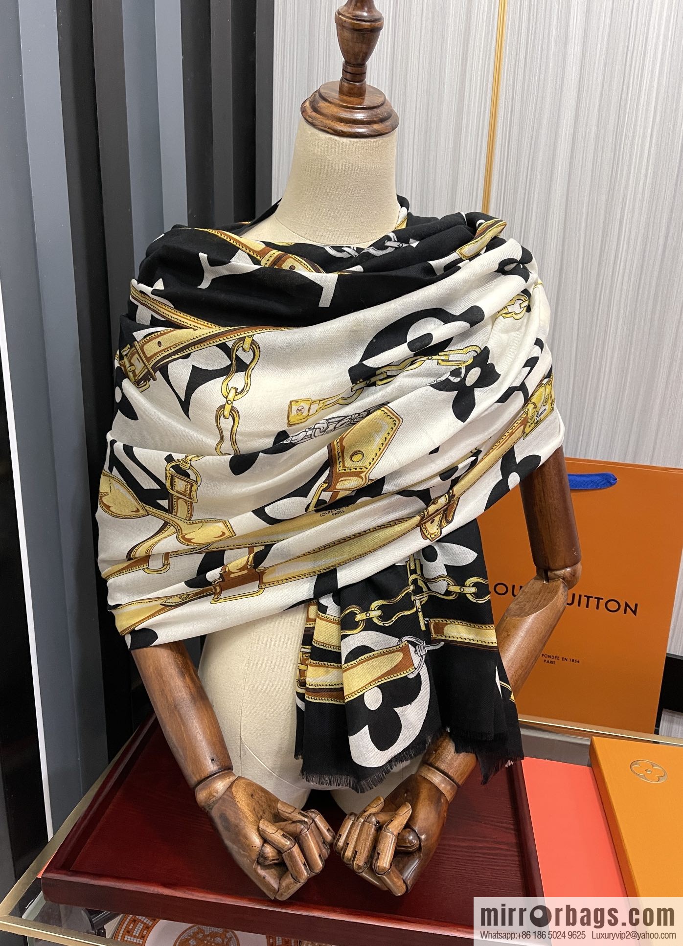 LV Louis Vuitton double-sided ring velvet long towel