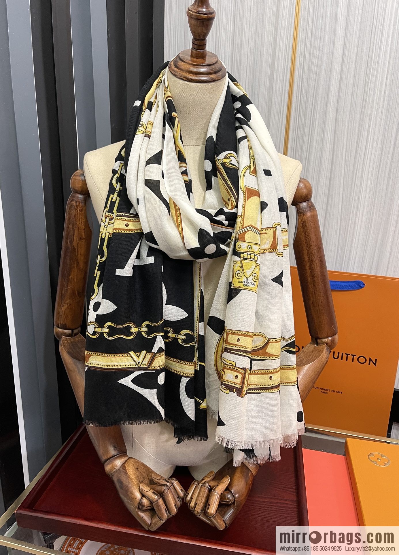 LV Louis Vuitton double-sided ring velvet long towel