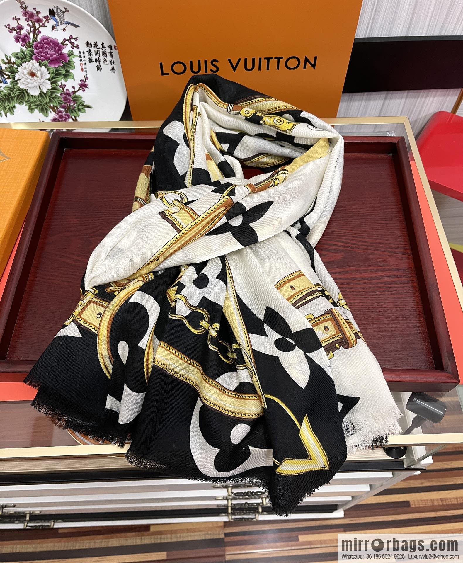 LV Louis Vuitton double-sided ring velvet long towel