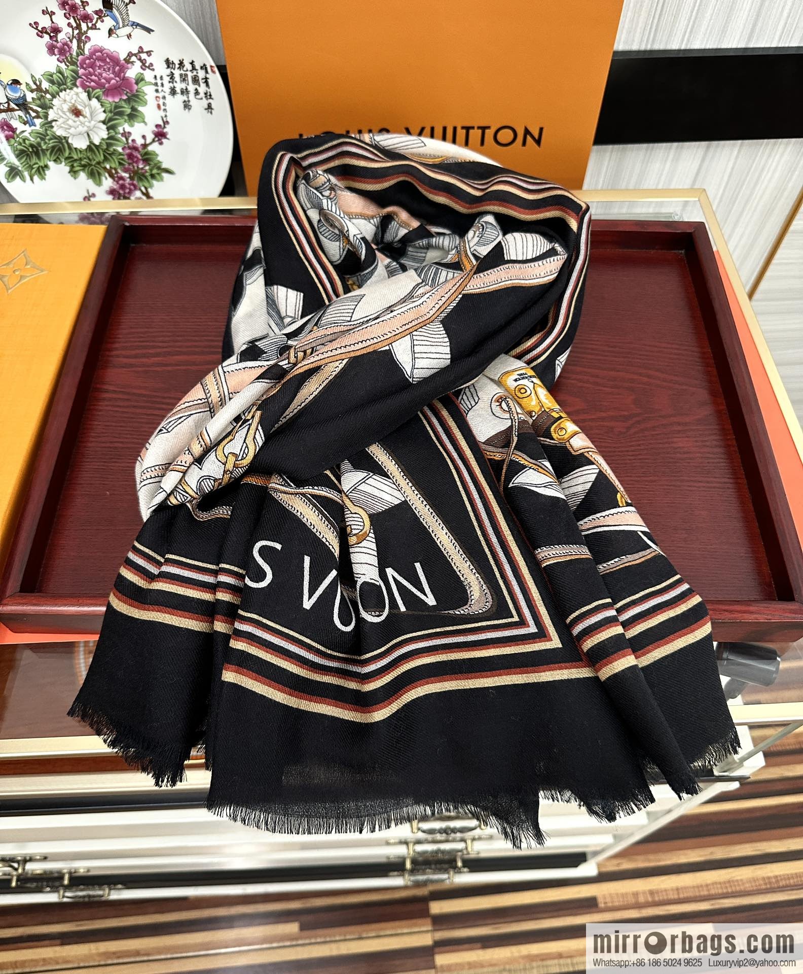 LV Louis Vuitton's latest cashmere towel