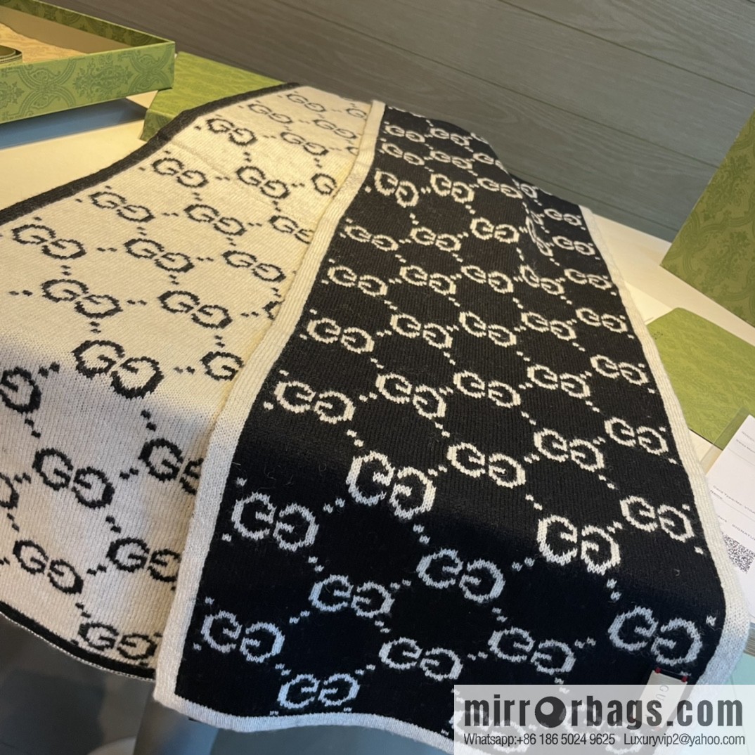 GUCCI Gucci double-sided jacquard classic cashmere scarf