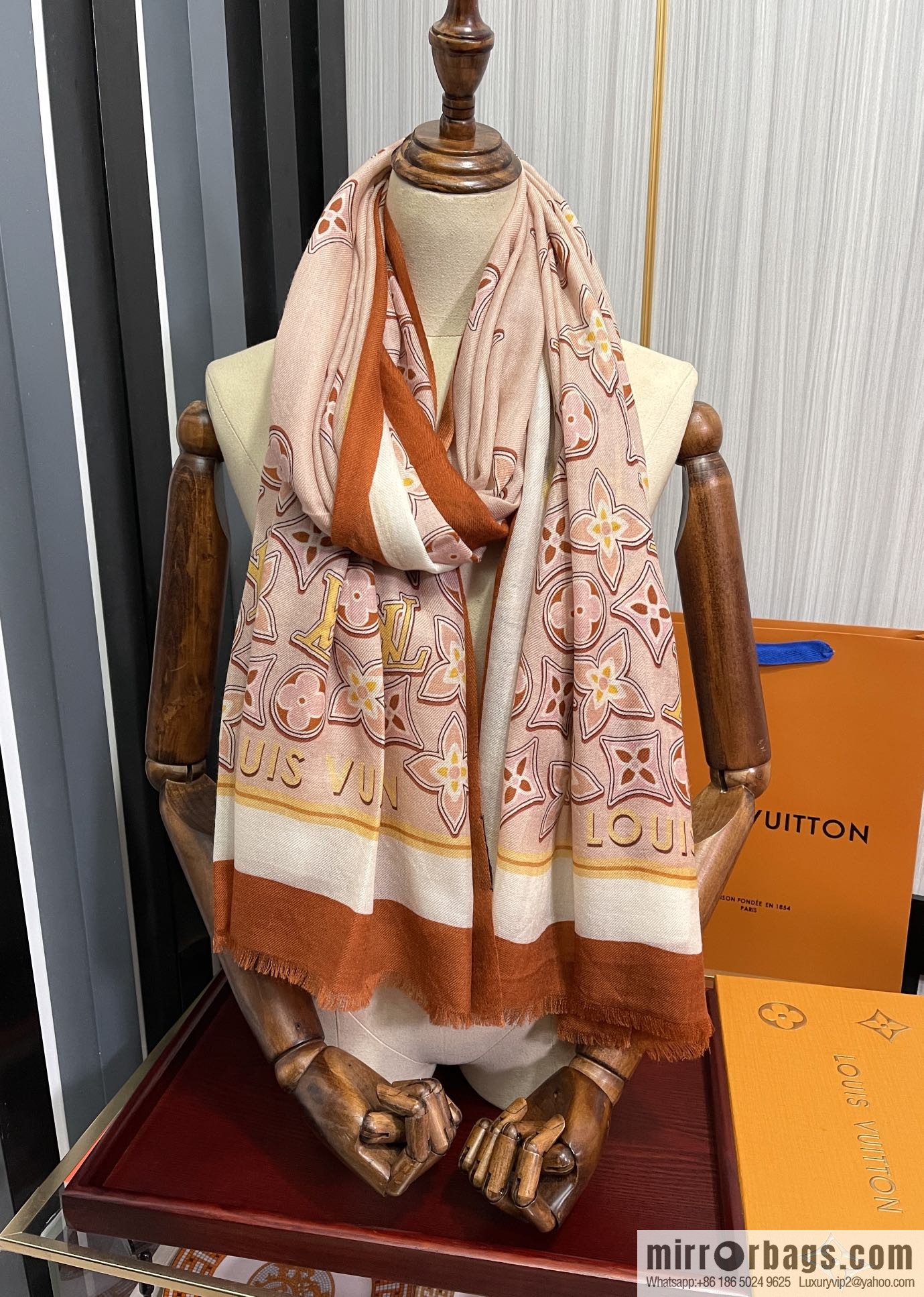 LV Louis Vuitton 300 cashmere long towels