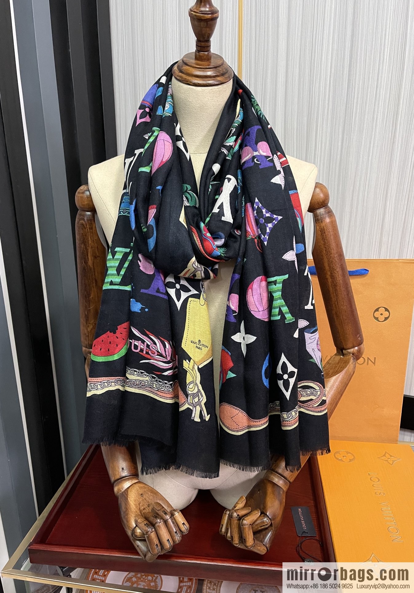 LV Louis Vuitton double-sided ring velvet long towel
