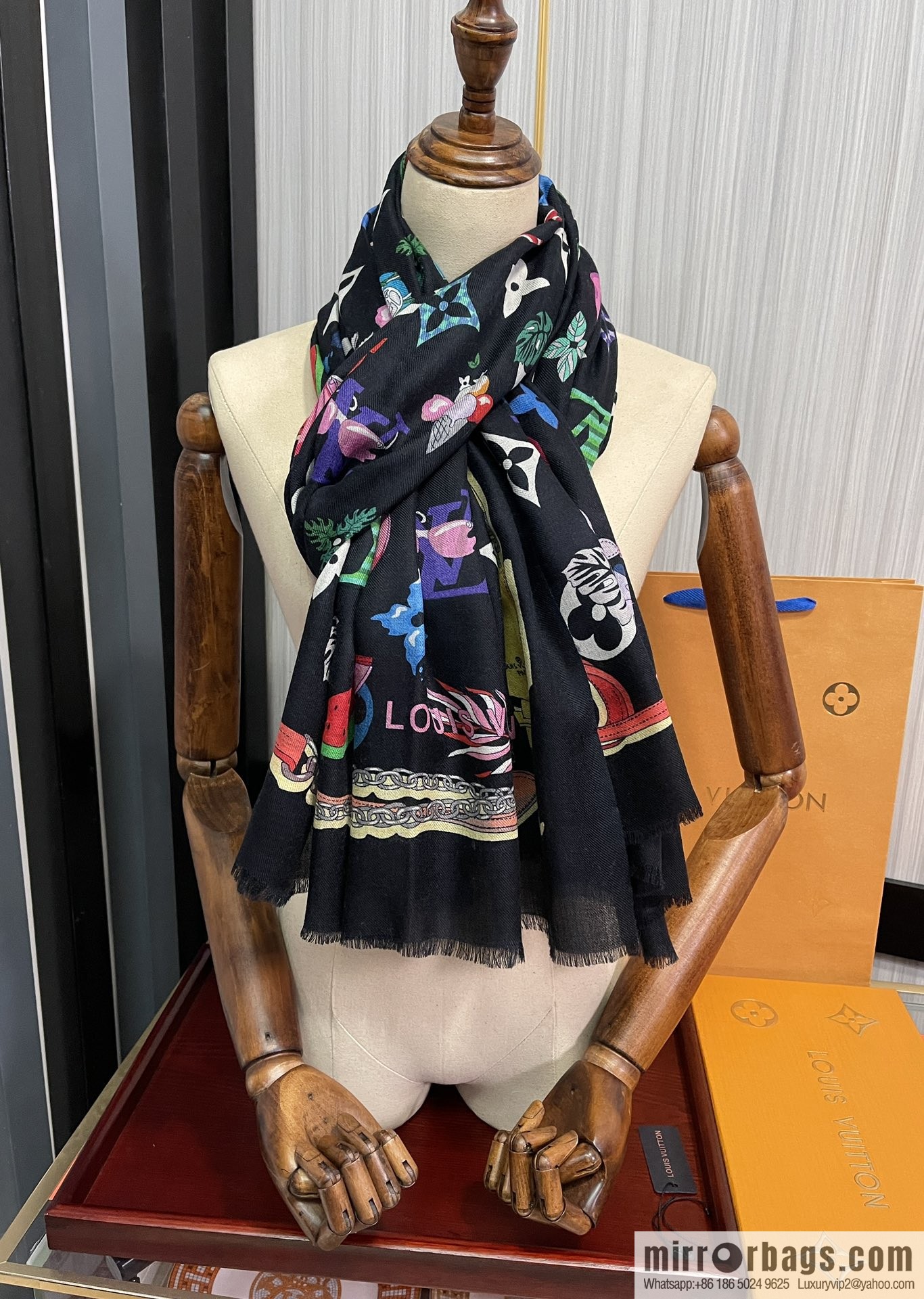 LV Louis Vuitton double-sided ring velvet long towel