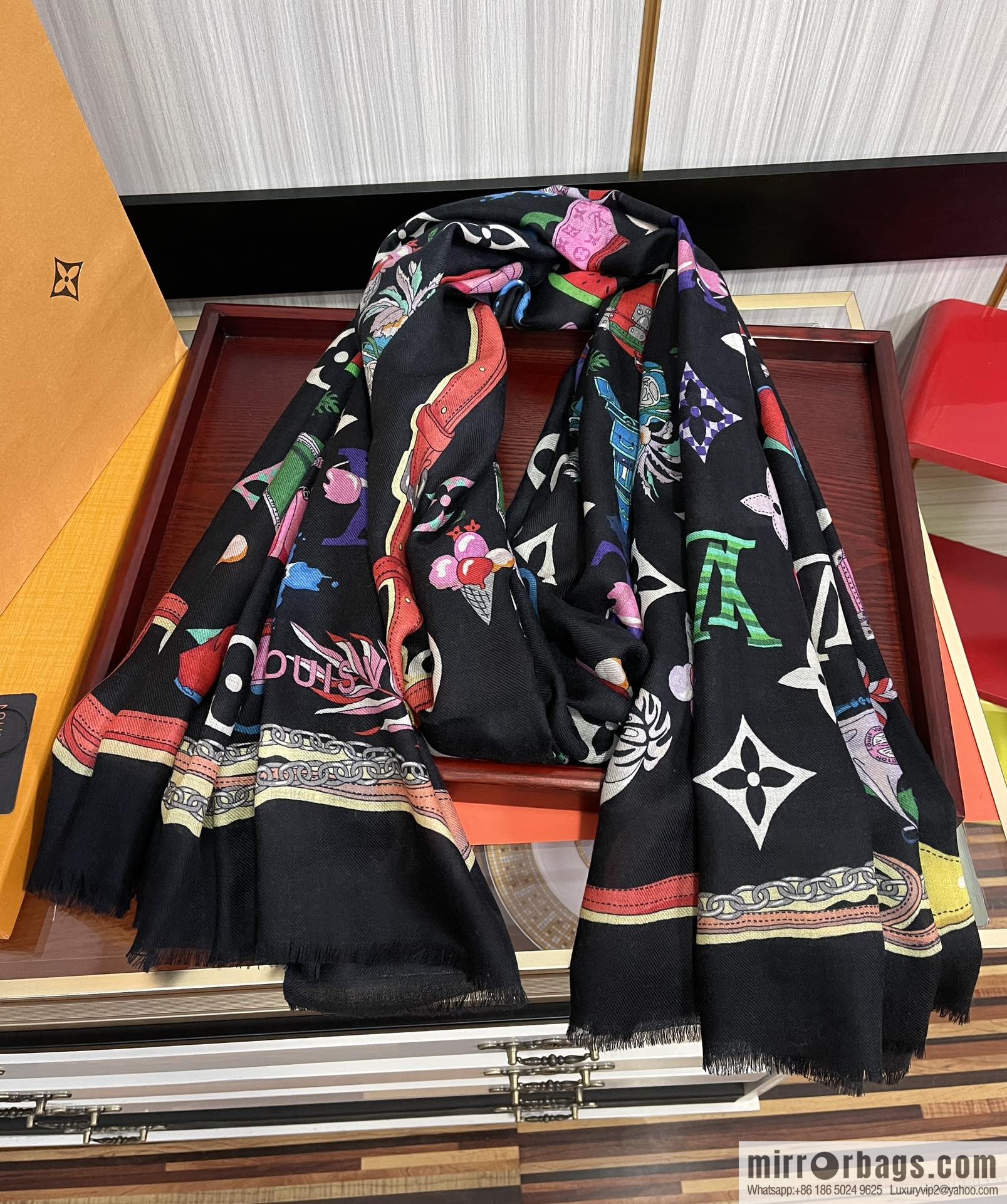 LV Louis Vuitton double-sided ring velvet long towel
