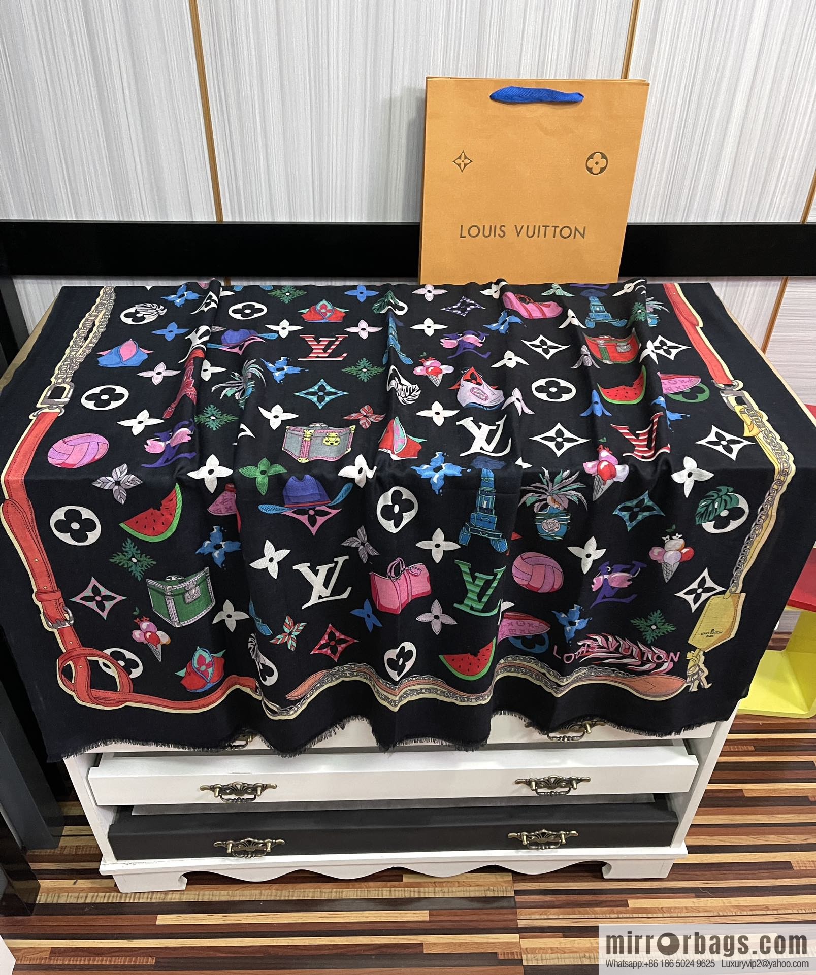 LV Louis Vuitton double-sided ring velvet long towel