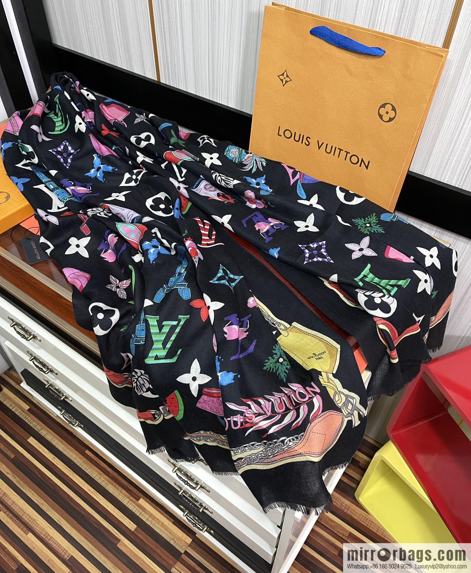 LV Louis Vuitton double-sided ring velvet long towel